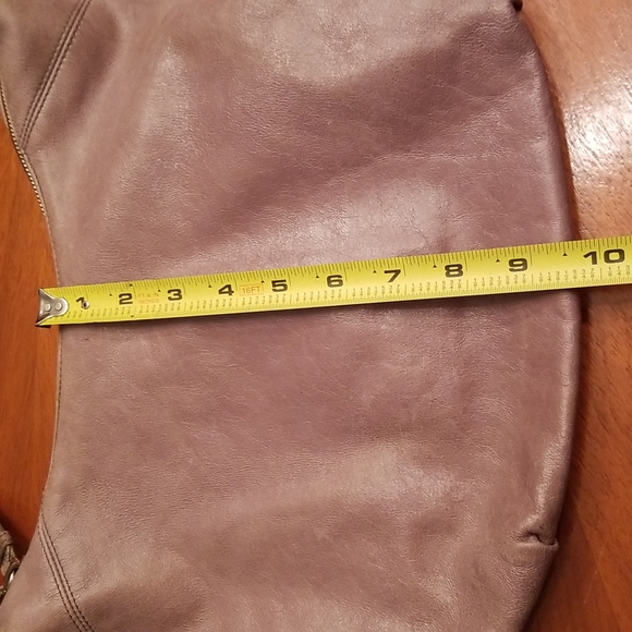 HOBO Bags Hobo International Taupe Leather Hobo Style Purse Sooo